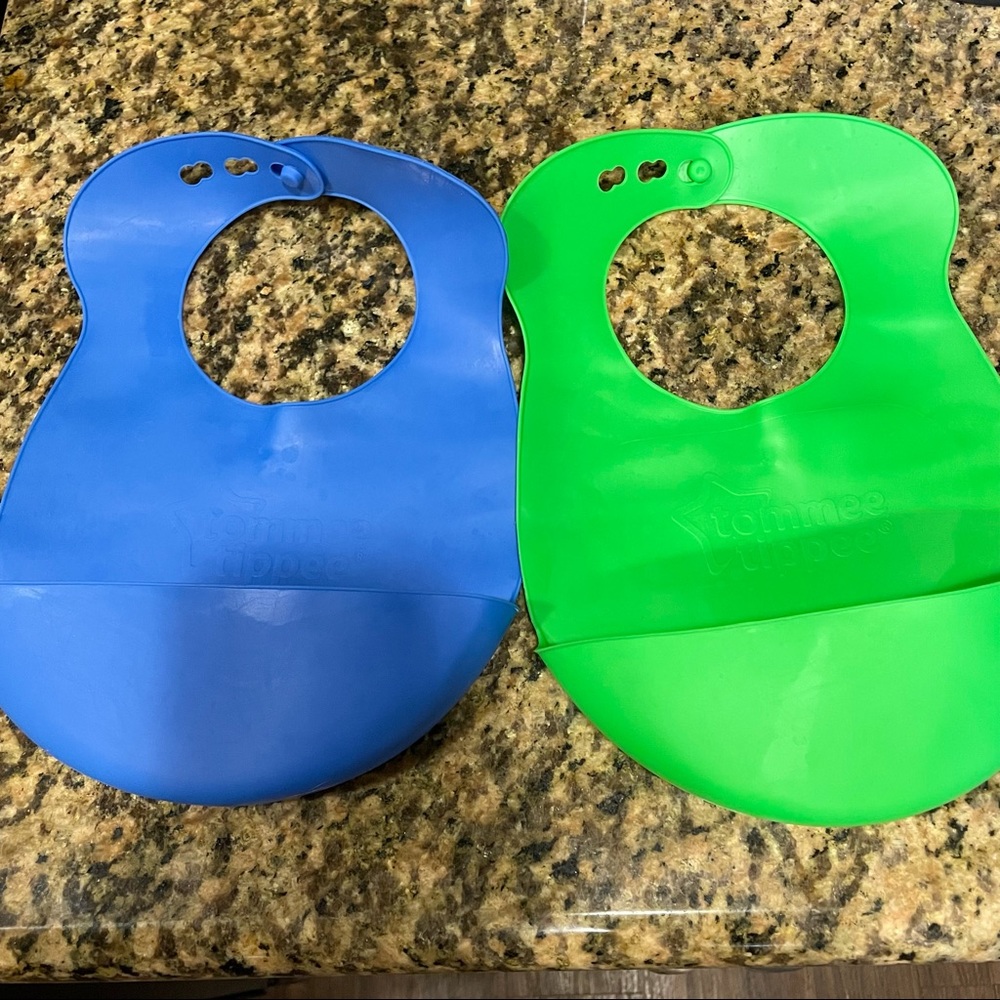 Tommee tippee plastic bibs